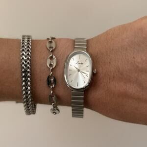 Y2K Silver Oval Quartz Watch with Minimal Dial Unisex 8.5" New